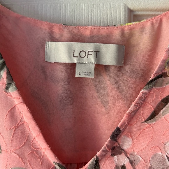 LOFT Floral Flutter Cap Sleeve Shell - Picture 4 of 7